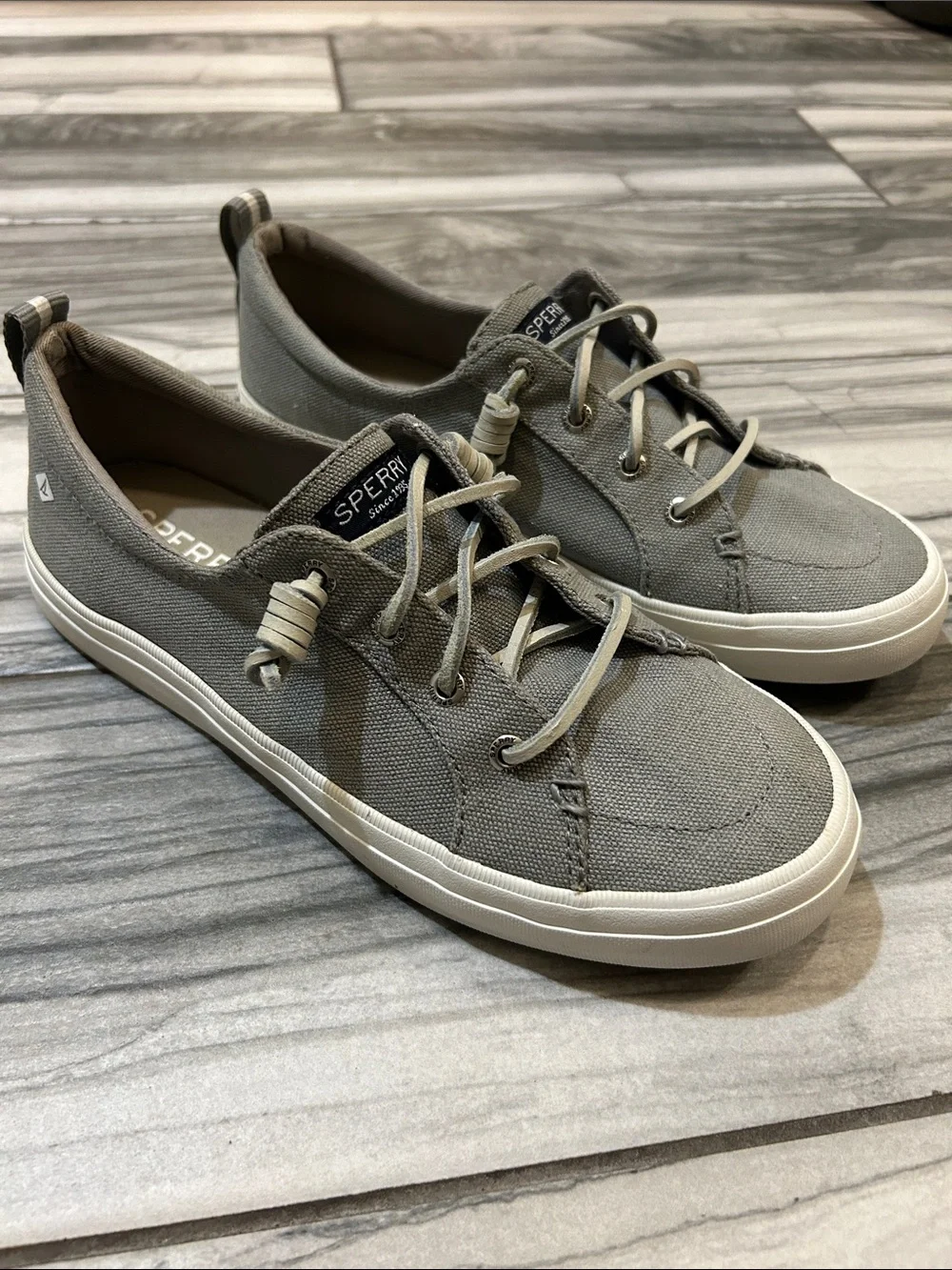 Sperry Women's Gray Crest Vibe Sneakers